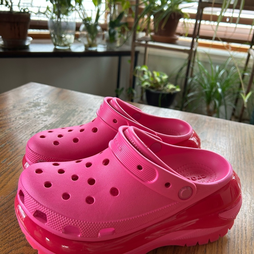 CROCS Iconic Comfort Mega Crush Y2K Platforms - Juicy Hot Pink - Picture 4 of 8